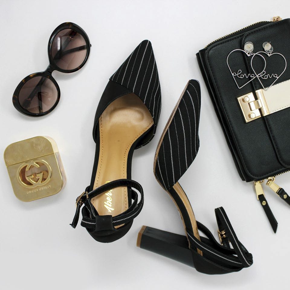 Footwear,Eyewear,Shoe,Glasses,Ballet flat,Leather,Beige,Fashion accessory