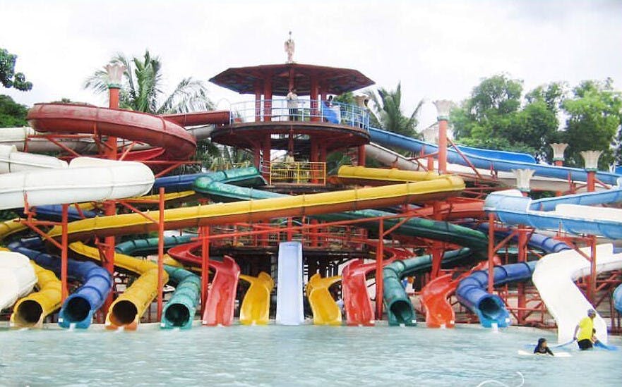 Water park,Amusement park,Recreation,Park,Water,Leisure,Fun,Nonbuilding structure,Amusement ride,Swimming pool