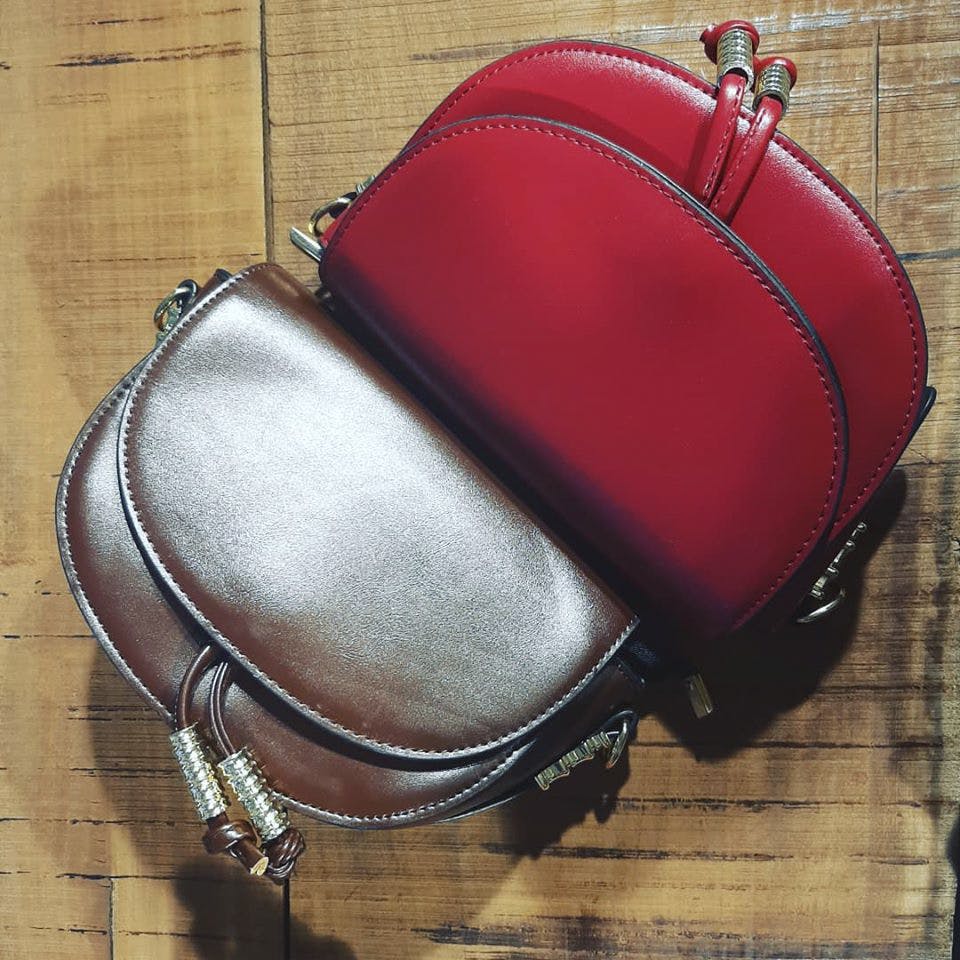 Leather,Bag,Red,Fashion accessory,Handbag,Coin purse,Shoulder bag,Metal