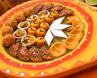Dish,Food,Cuisine,Ingredient,Produce,Sfiha,Recipe,Meat,Platter,Italian food