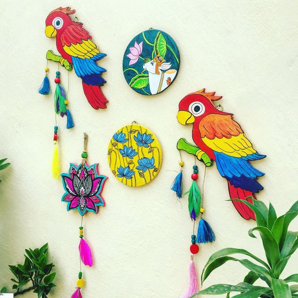 Parrot,Bird,Macaw,Bird supply,Bird toy,Feather,Budgie,Piñata,Child art