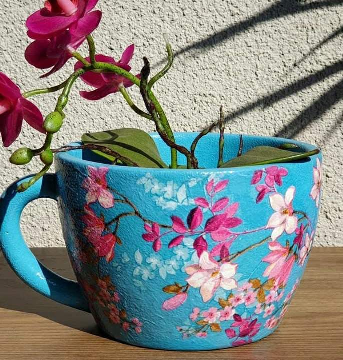 Flowerpot,Ceramic,Turquoise,Flower,Mug,Drinkware,Plant,Tableware,Porcelain,Cup