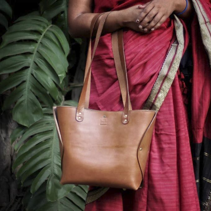 Bag,Handbag,Leather,Magenta,Maroon,Pink,Brown,Shoulder,Fashion,Fashion accessory