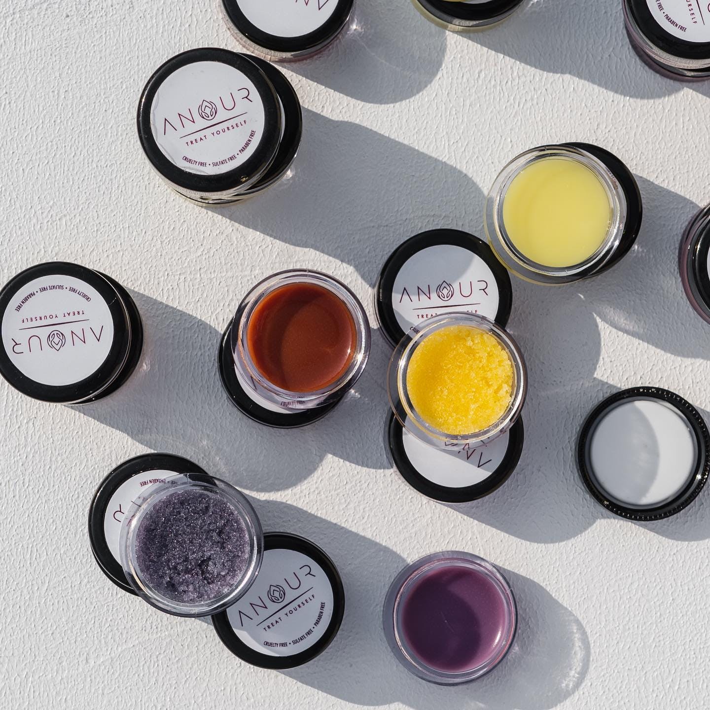 Eye shadow,Product,Yellow,Purple,Cosmetics,Eye,Violet,Organ,Material property,Powder