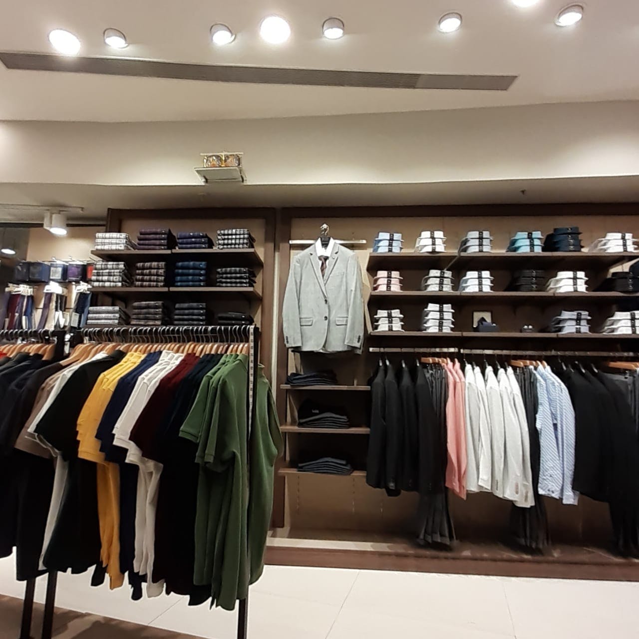 Boutique,Room,Clothing,Closet,Outlet store,Building,Shelf,Retail,Furniture,Wardrobe