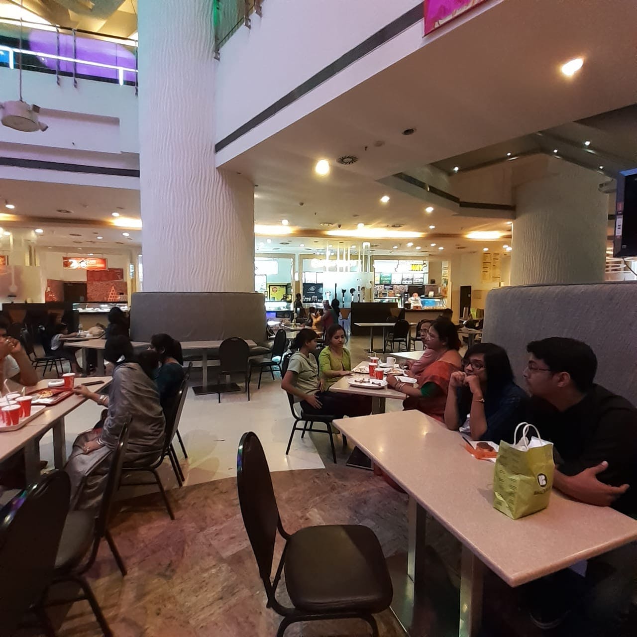 Restaurants at outlet mani square