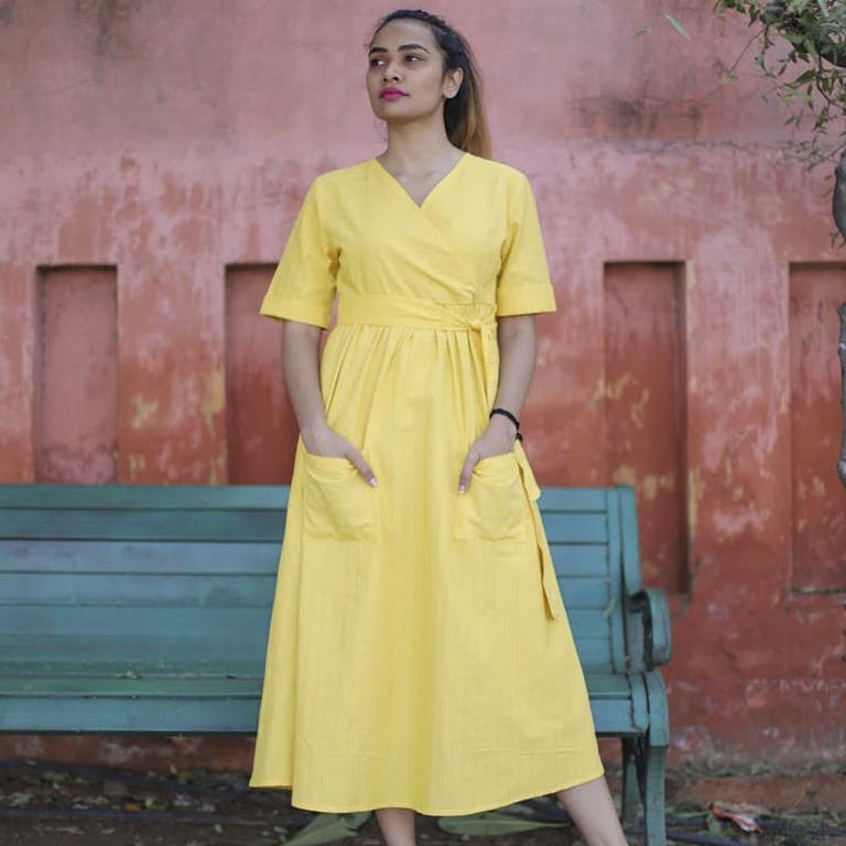 Clothing,Dress,Yellow,Fashion model,Day dress,Fashion,Neck,Formal wear,Turquoise,Shoulder