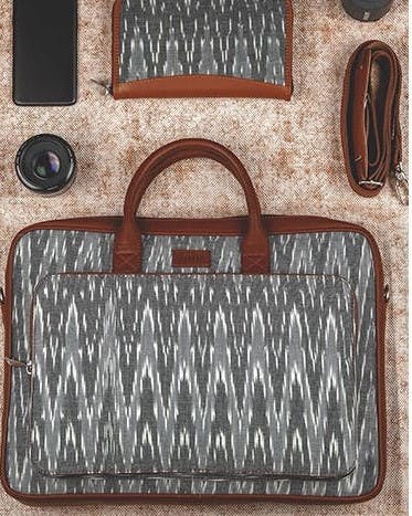 Desk Agenda Cover Tiaga – Keeks Designer Handbags