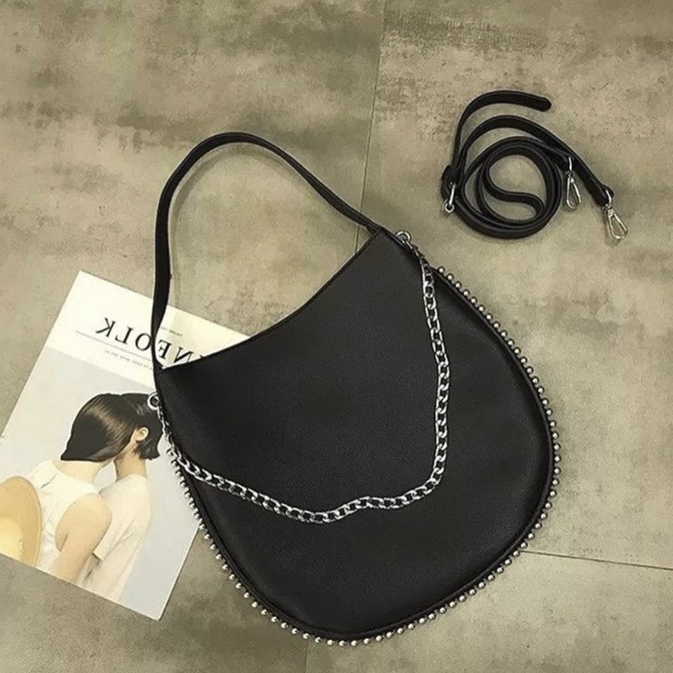 Black,Bag,Handbag,Leather,Hobo bag,Fashion accessory,Strap,Shoulder bag,Metal