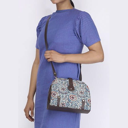 Bag,Shoulder,Handbag,Clothing,Violet,Electric blue,Joint,Cobalt blue,Purple,Lilac