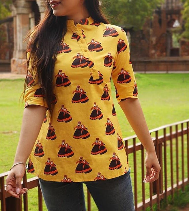 Clothing,Yellow,Sleeve,Shoulder,Neck,Fashion,T-shirt,Street fashion,Blouse,Pattern