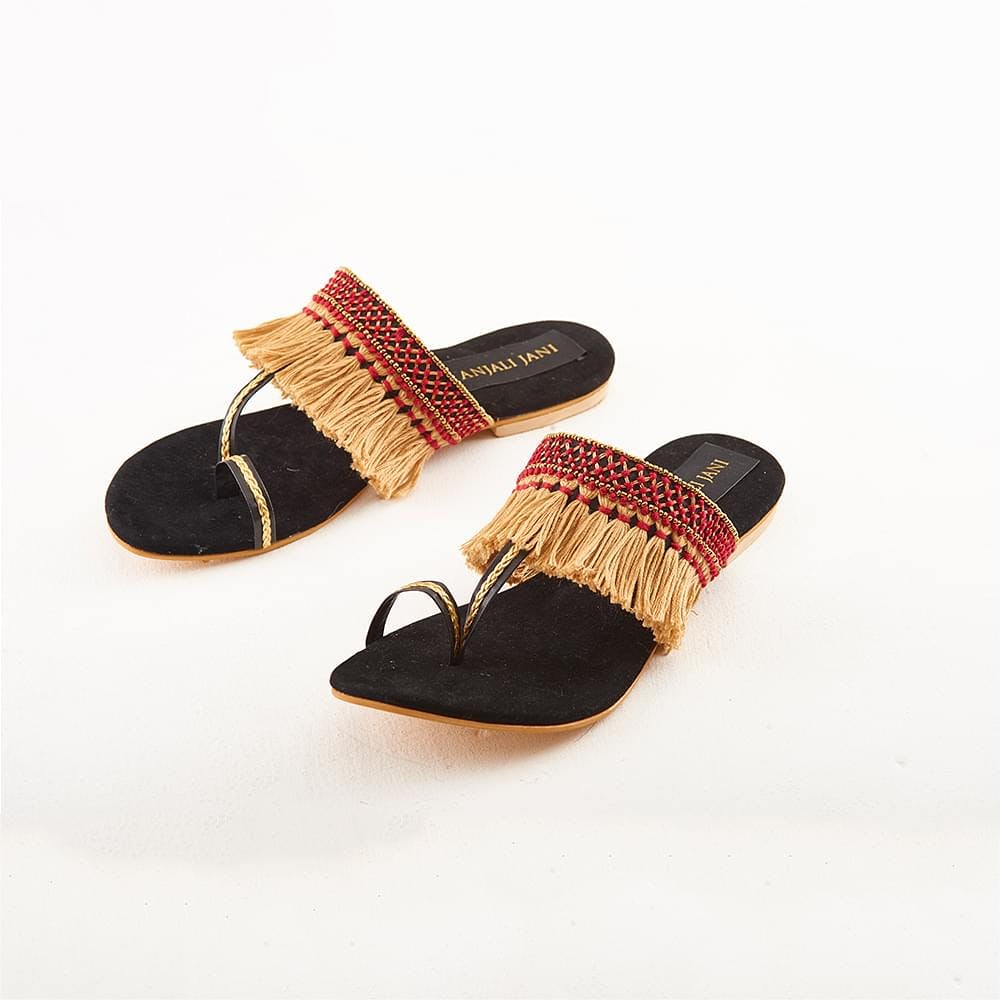 Footwear,Product,Shoe,Brown,Sandal,Slipper,Wool,Beige