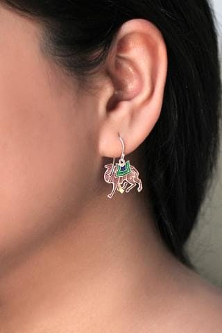 Ear,Earrings,Jewellery,Fashion accessory,Chin,Neck,Body jewelry,Organ,Cheek,Silver