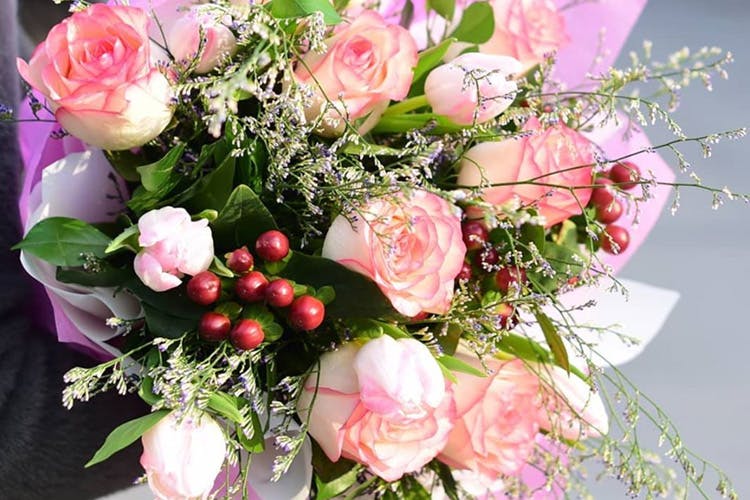 Flower,Floristry,Flower Arranging,Bouquet,Garden roses,Cut flowers,Pink,Floral design,Plant,Rose