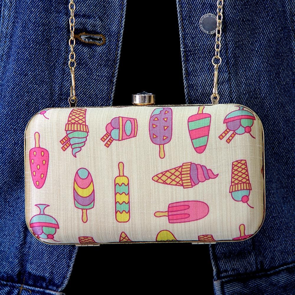 Handbag,Bag,Pink,Fashion accessory,Coin purse,Design,Material property,Font,Pattern,Textile