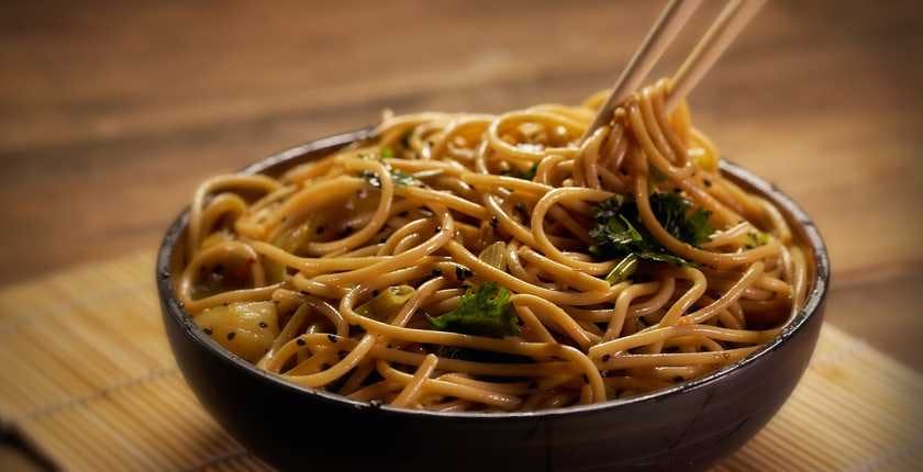 Dish,Food,Cuisine,Noodle,Chinese noodles,Chow mein,Fried noodles,Hot dry noodles,Bigoli,Spaghetti