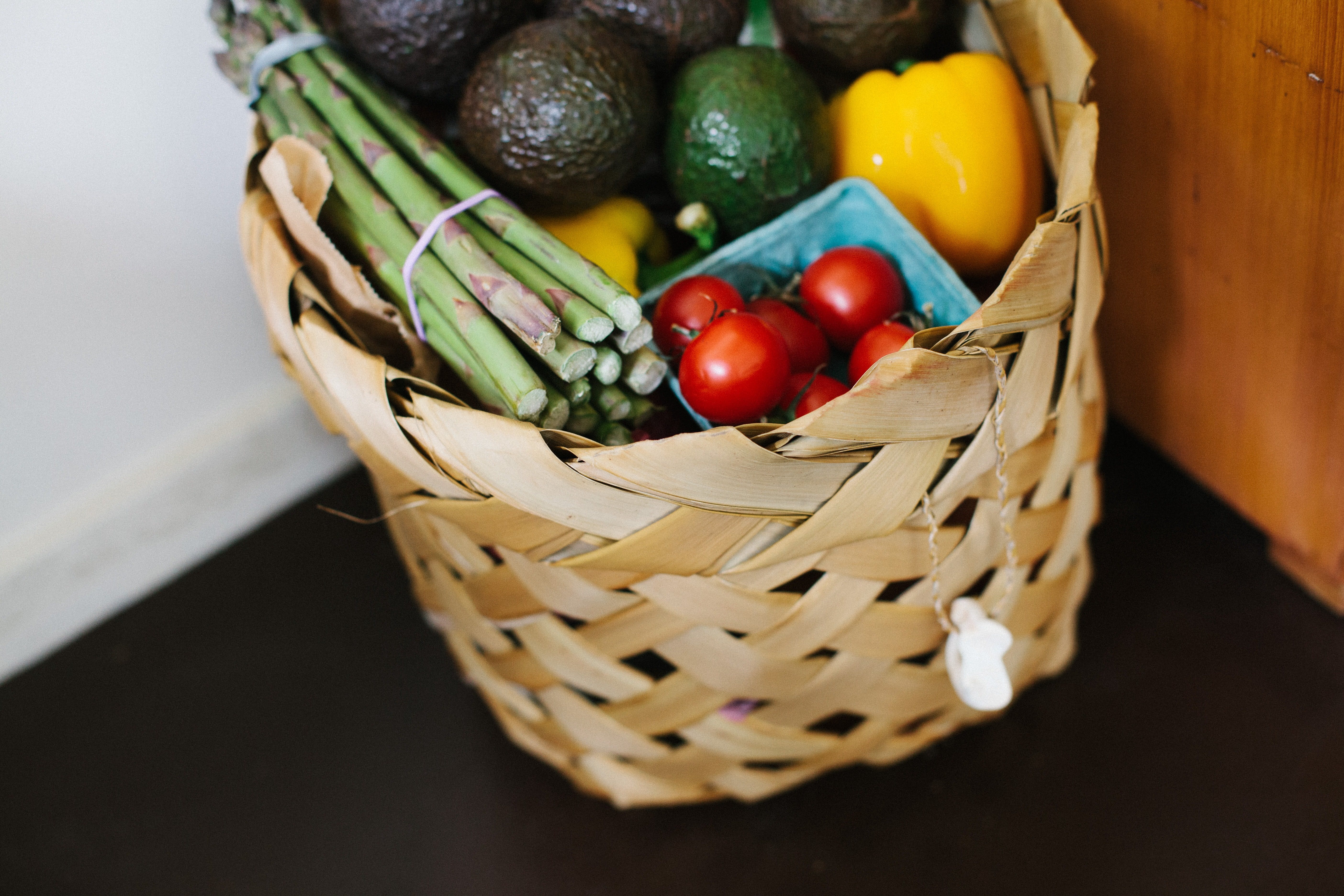 Basket,Food,Natural foods,Local food,Vegetable,Storage basket,Wicker,Vegan nutrition,Plant,Superfood