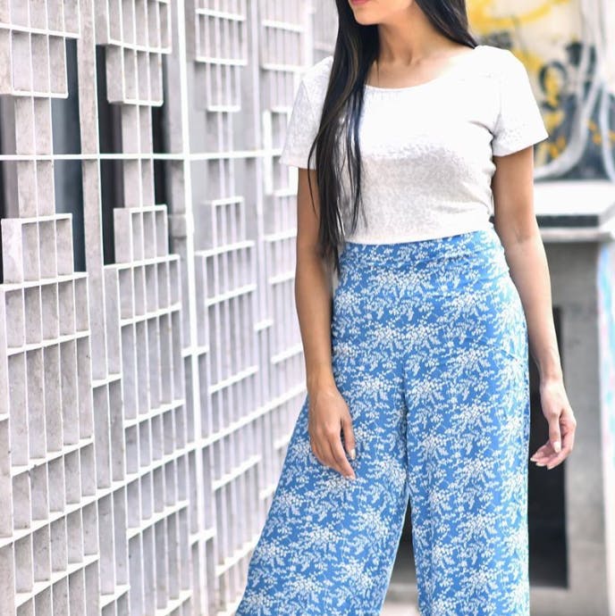 Clothing,White,Blue,Waist,Street fashion,Denim,Fashion,Crop top,Jeans,Neck