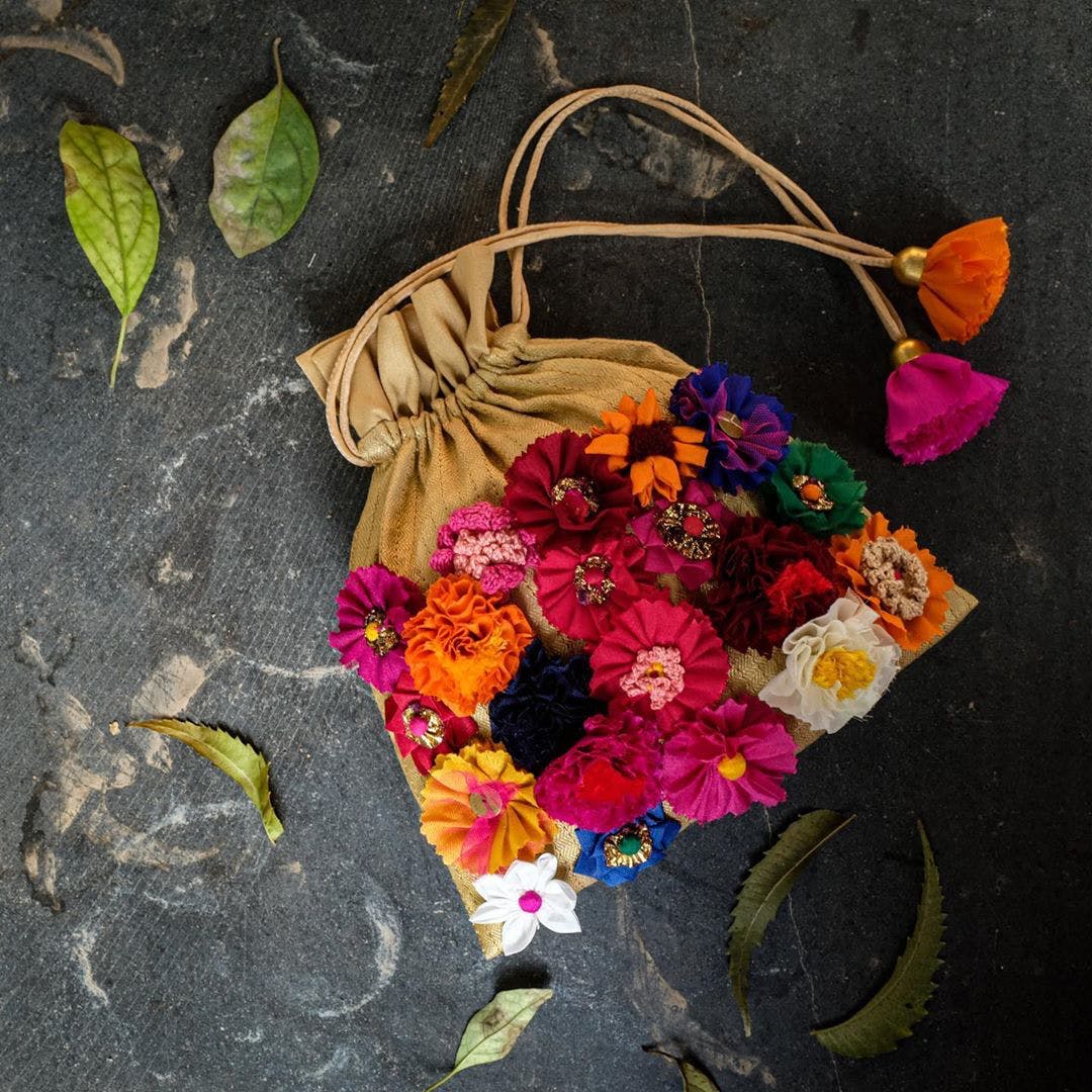 Flower,Cut flowers,Crochet,Floral design,Plant,Textile,Fashion accessory,Flower Arranging,Wool,Thread