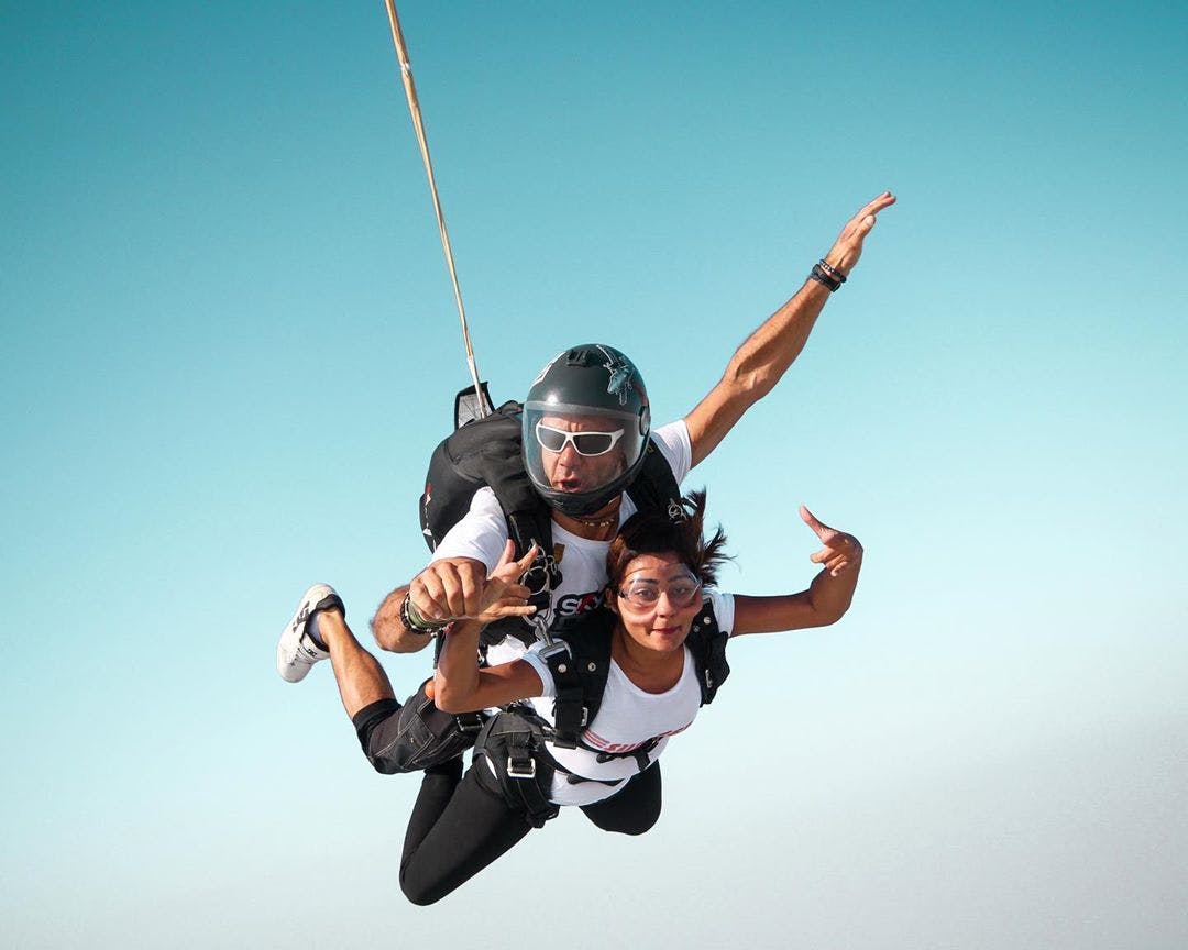 Tandem skydiving,Parachuting,Air sports,Fun,Jumping,Extreme sport,Windsports,Leisure,Happy,Sky