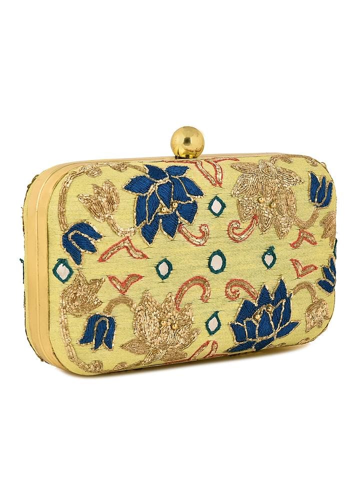 Coin purse,Bag,Fashion accessory,Handbag,Beige,Wallet,Rectangle,Pattern,Visual arts