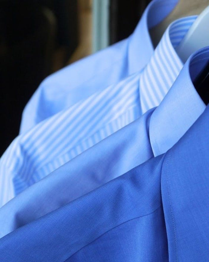 Blue,Cobalt blue,Electric blue,Shoulder,Collar,Formal wear,Shirt,Joint,Dress shirt,Suit