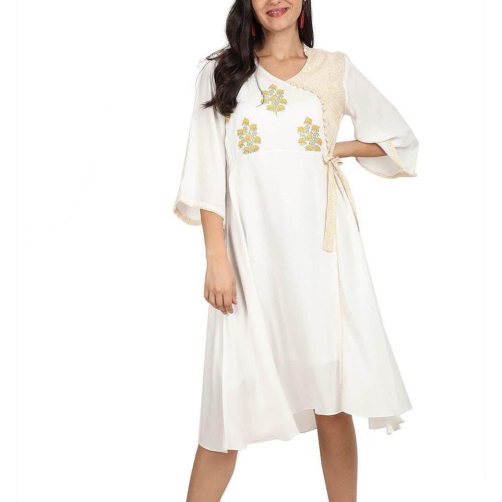 Clothing,White,Dress,Sleeve,Day dress,Robe,Neck,Gown,Nightgown,Embroidery