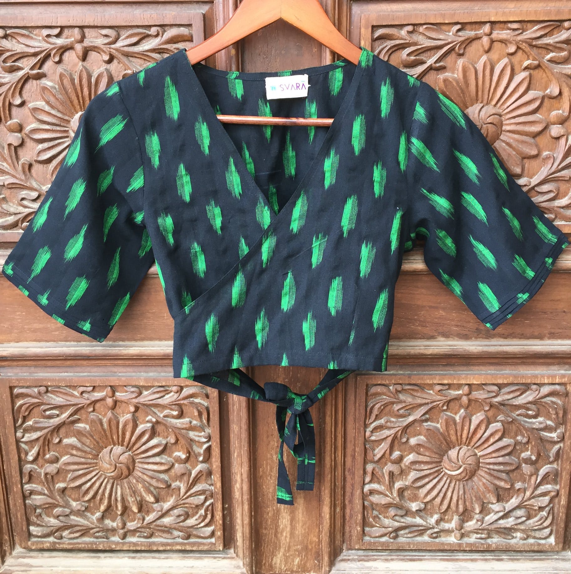 Clothing,Green,Sleeve,Pattern,Pattern,Outerwear,Leaf,Blouse,Design,Crop top