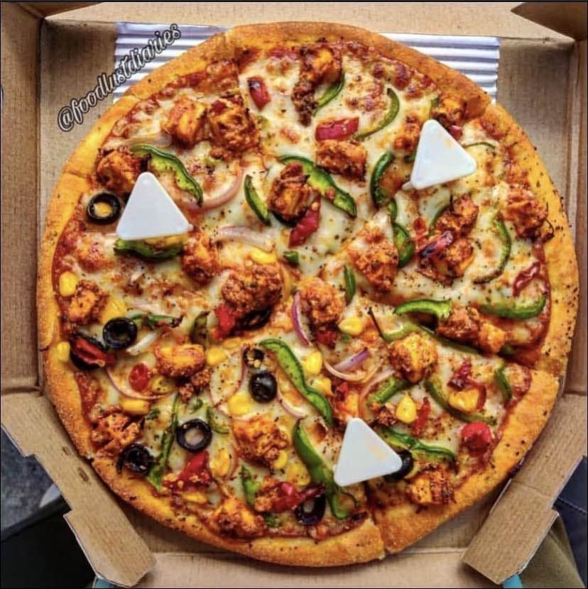 Dish,Pizza,Food,Cuisine,Pizza cheese,California-style pizza,Ingredient,Flatbread,Junk food,Italian food