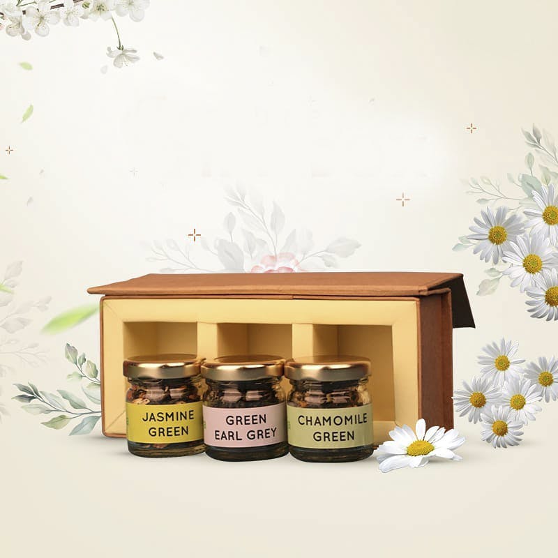 Product,Honeybee,camomile,Beauty,Honey,Food,Bee,Plant,Cream,Flower