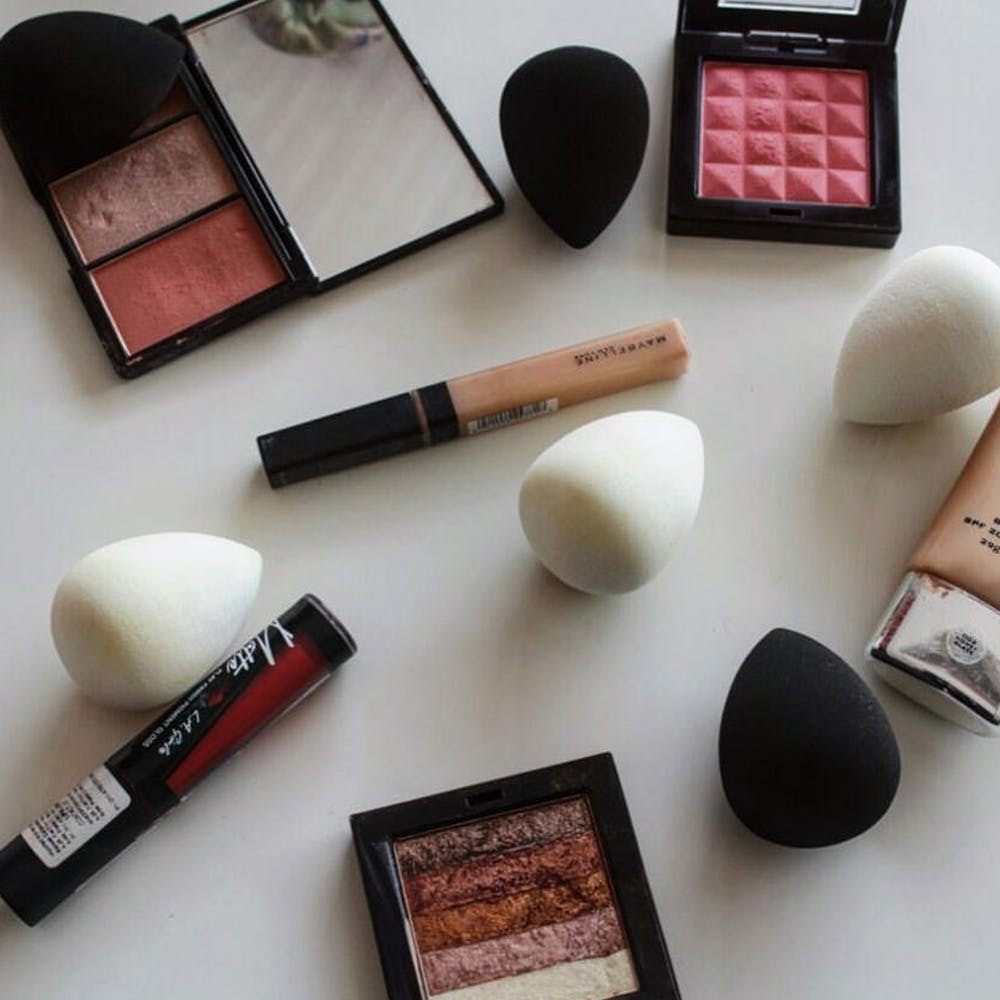 Cosmetics,Eye shadow,Product,Beauty,Brush,Face powder,Eye,Material property,Lip gloss,Powder