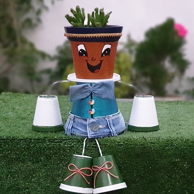 Grass,Flowerpot,Figurine,Toy,Animation,Lawn,Action figure,Garden