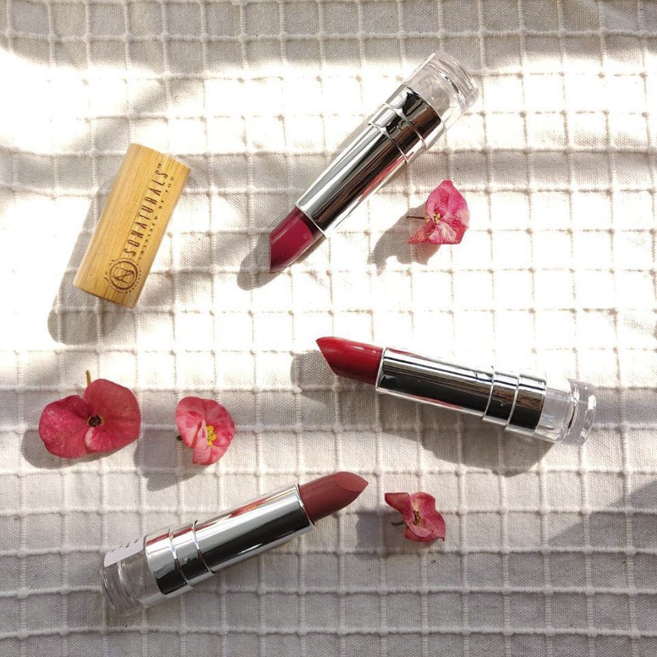 Pink,Red,Lipstick,Lip gloss,Lip,Cosmetics,Material property,Gloss