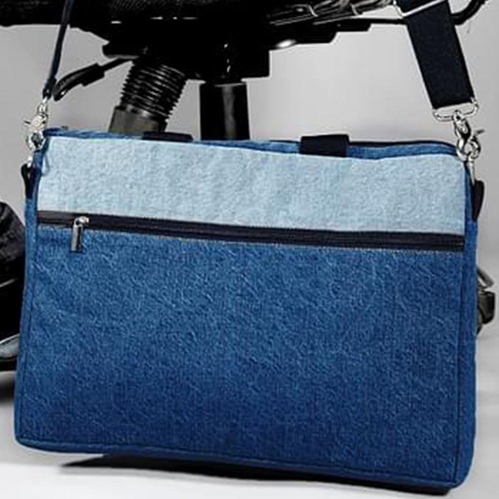 Bag,Handbag,Blue,Cobalt blue,Messenger bag,Fashion accessory,Electric blue,Luggage and bags,Baggage,Material property