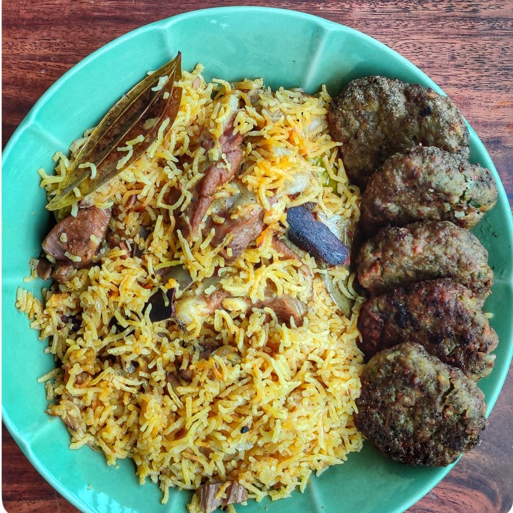 Dish,Food,Cuisine,Ingredient,Biryani,Kabsa,Mandi,Hyderabadi biriyani,Rice,Produce