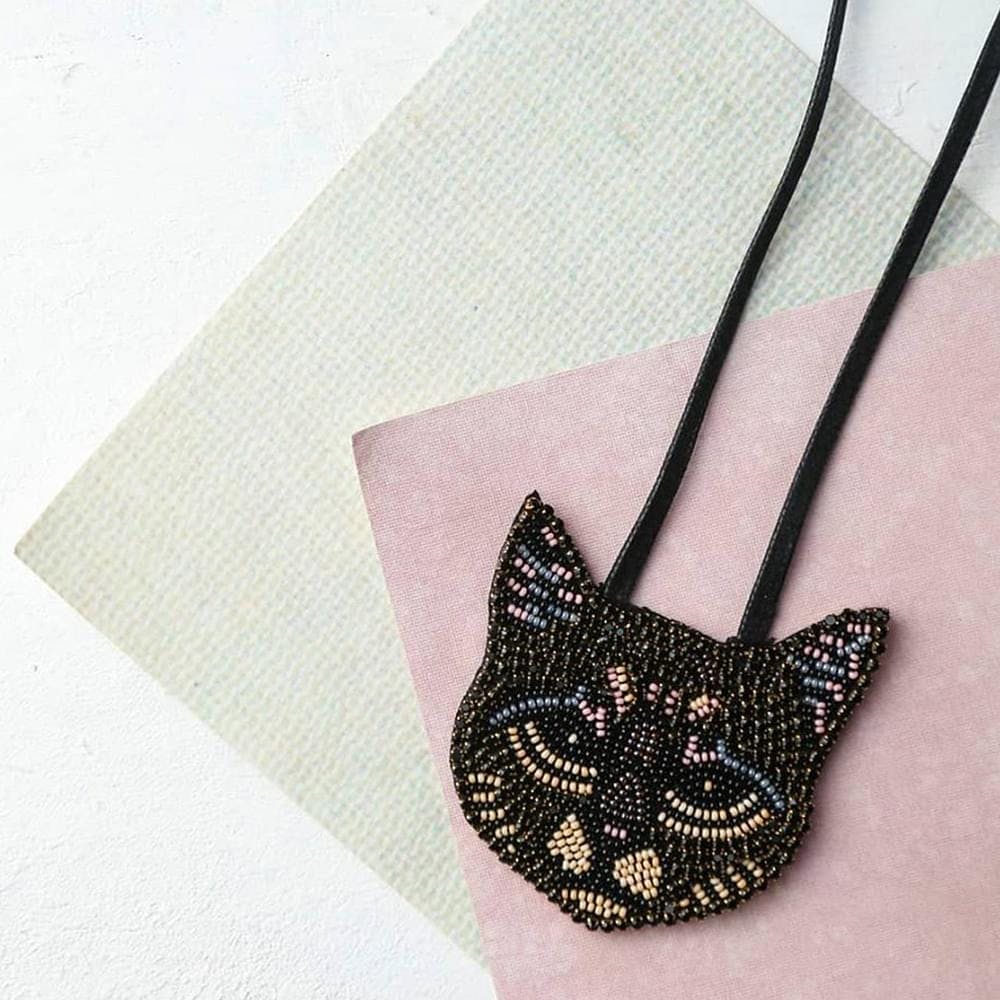 Pendant,Necklace,Fashion accessory,Jewellery,Black cat