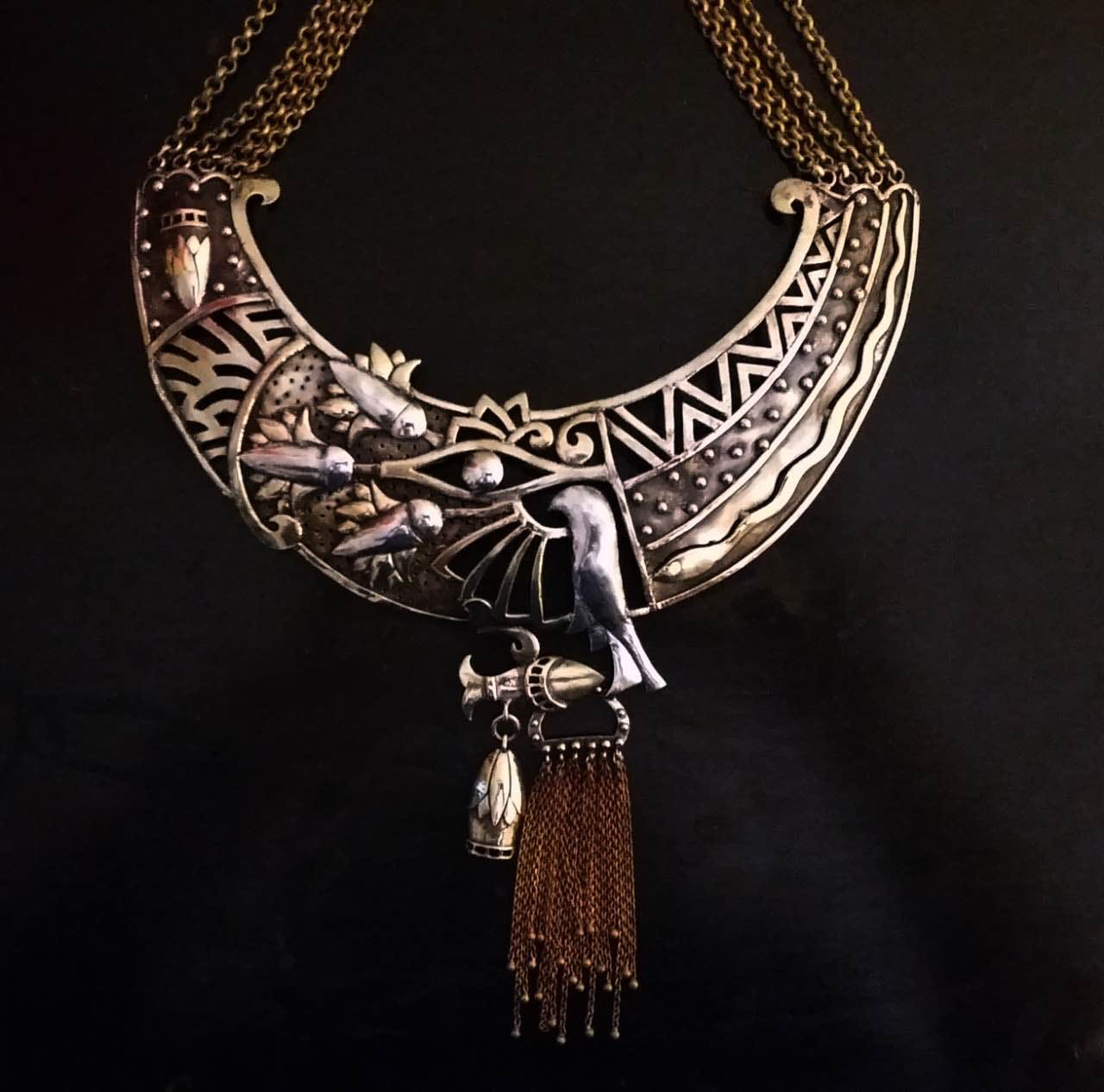 Necklace,Jewellery,Fashion accessory,Pendant,Metal,Chain,Neck,Silver,Choker