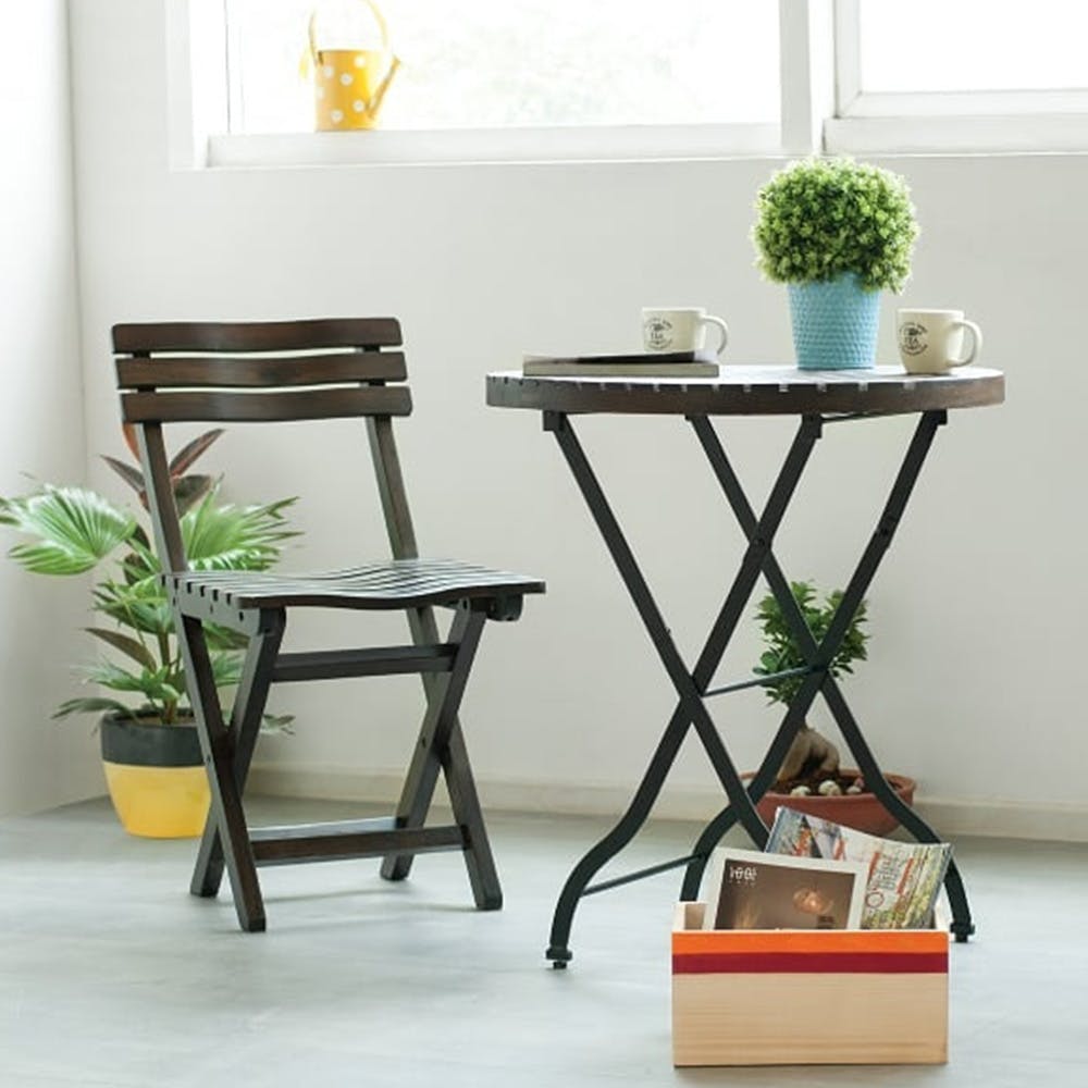 Furniture,Table,Shelf,Iron,Houseplant,Desk,Coffee table,Flowerpot,Interior design,Room