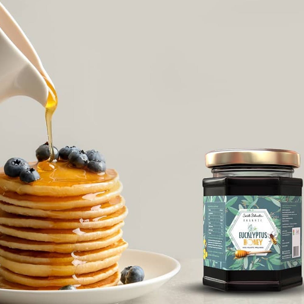 Pancake,Food,Honeybee,Breakfast,Honey,Ingredient,Dish,Berry,Cuisine,Bee