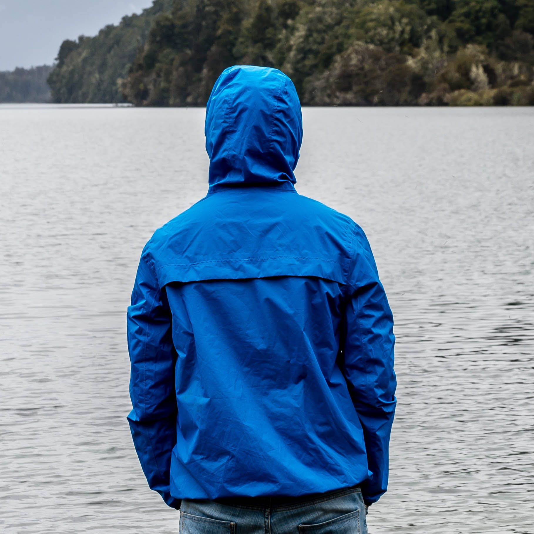 Blue,Cobalt blue,Clothing,Jacket,Outerwear,Hood,Hoodie,Sleeve,Electric blue,Turquoise