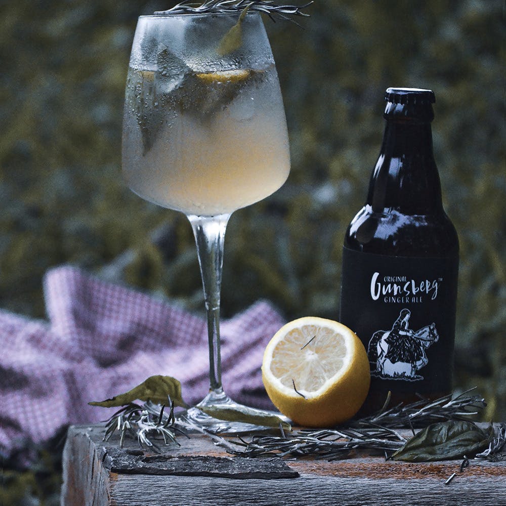 Drink,Alcoholic beverage,Distilled beverage,Champagne cocktail,Gin and tonic,Fizz,Wine cocktail,French 75,Cocktail,Bottle