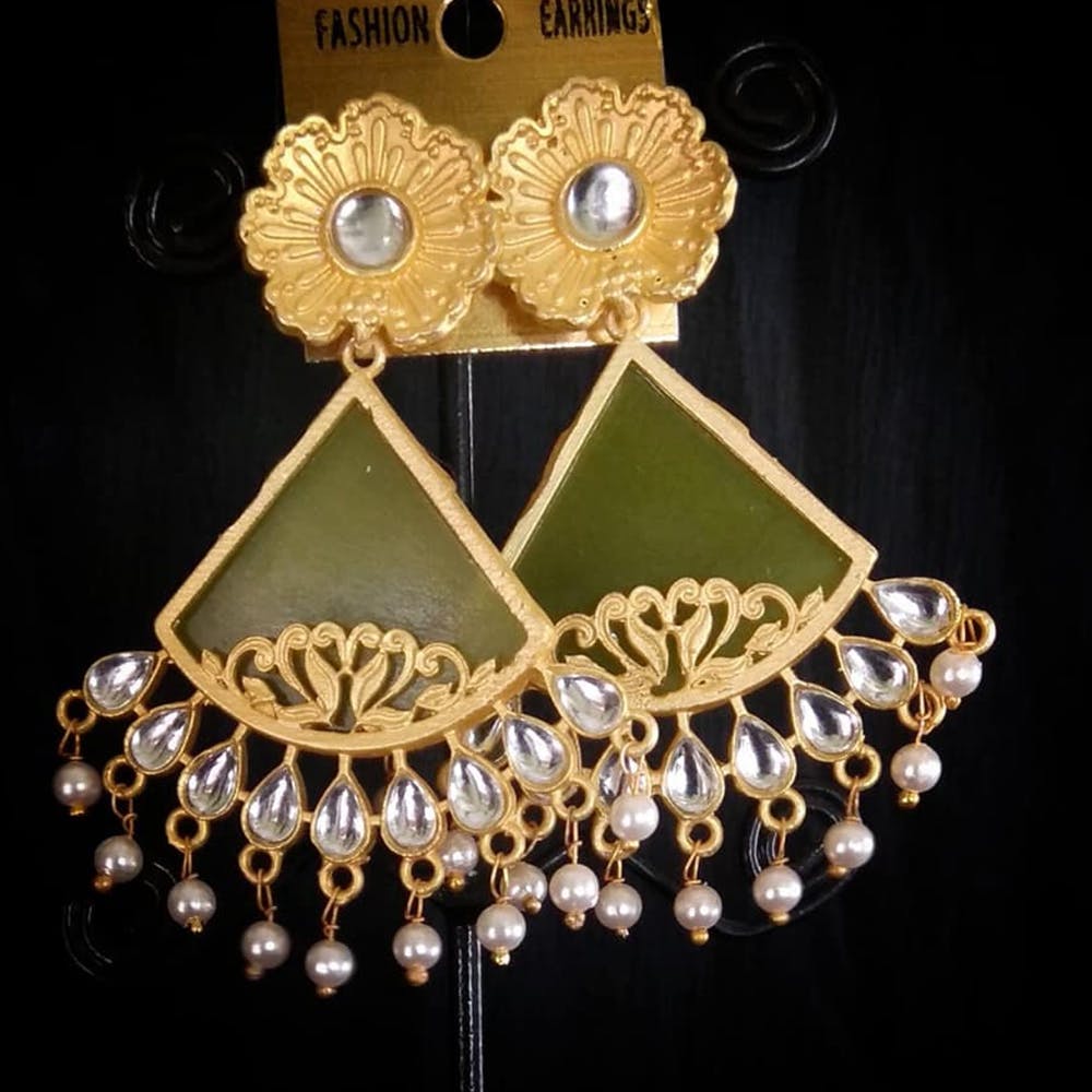 Jewellery,Fashion accessory,Lighting,Gemstone,Pearl,Gold,Headpiece,Circle,Ear,Metal