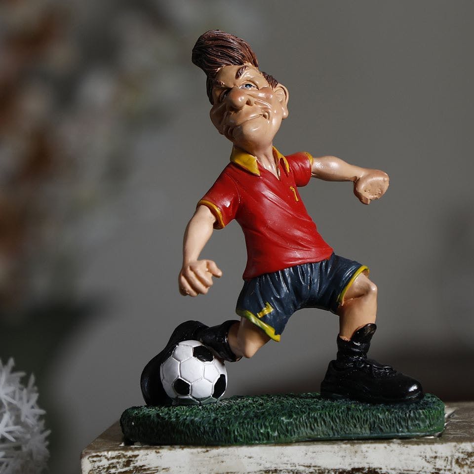 Figurine,Football player,Soccer player,Toy,Statue,Action figure,Football,Ball