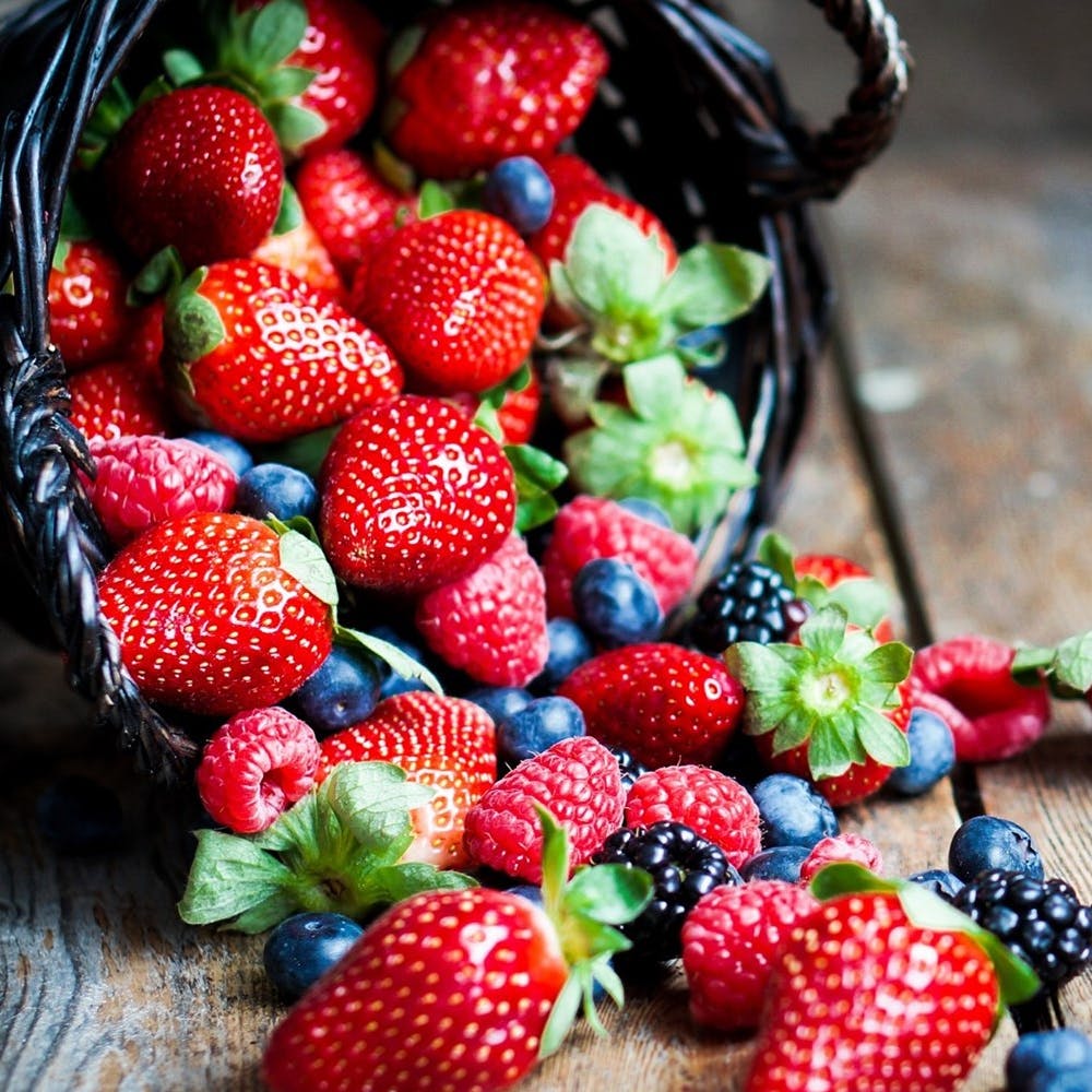 Natural foods,Berry,Strawberry,Fruit,Strawberries,Frutti di bosco,Food,Blackberry,Plant,Superfood