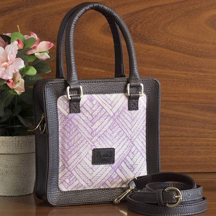 Handbag,Bag,Fashion accessory,Product,Purple,Beauty,Shoulder bag,Design,Material property,Leather