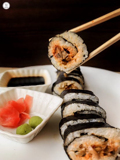 Dish,Food,Cuisine,Gimbap,Sushi,California roll,Chopsticks,Ingredient,Comfort food,Japanese cuisine