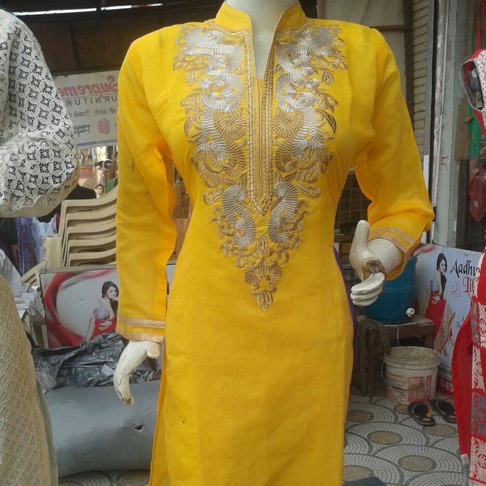 Clothing,Yellow,Dress,Sleeve,Formal wear,Outerwear,Textile,Silk,Embroidery,Costume