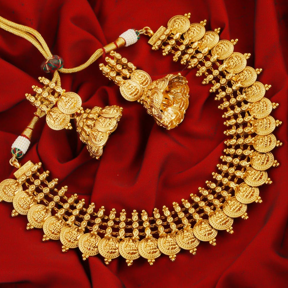 Jewellery,Gold,Fashion accessory,Necklace,Metal,Body jewelry,Pendant