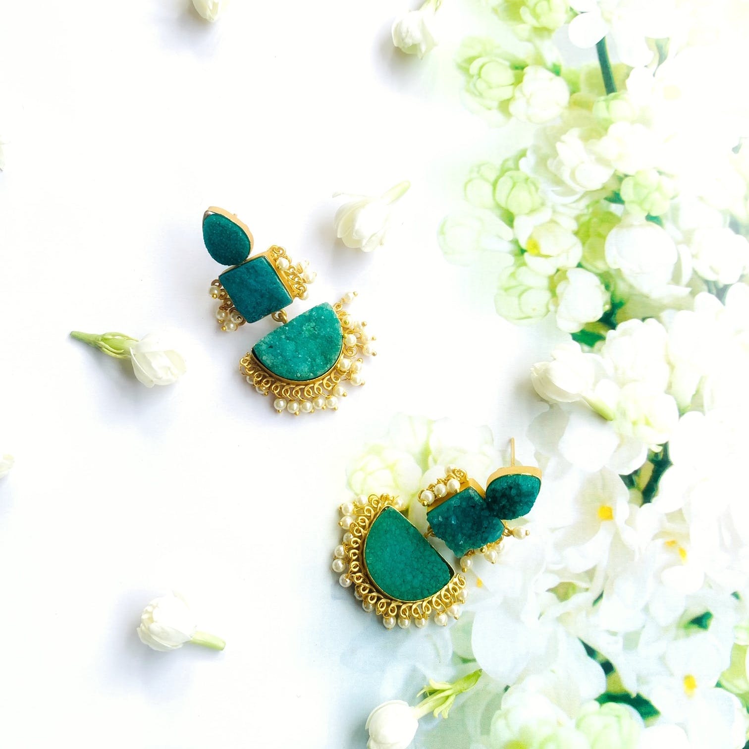 Green,Emerald,Fashion accessory,Body jewelry,Jewellery,Gemstone,Turquoise,Earrings