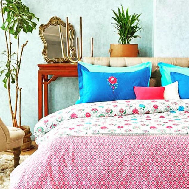 Bed sheet,Bedding,Furniture,Bed,Turquoise,Textile,Room,Aqua,Bedroom,Pillow